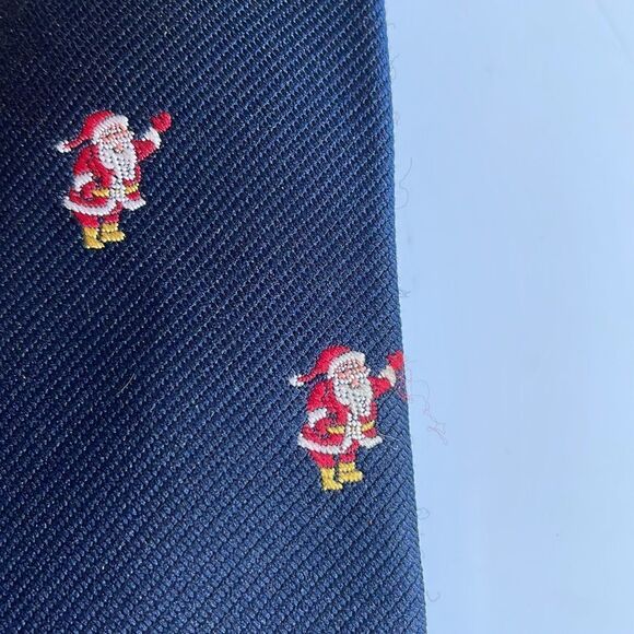 Kitschy Vtg 60s/70s dark navy blue tie with waving Santa print - Picture 2 of 5